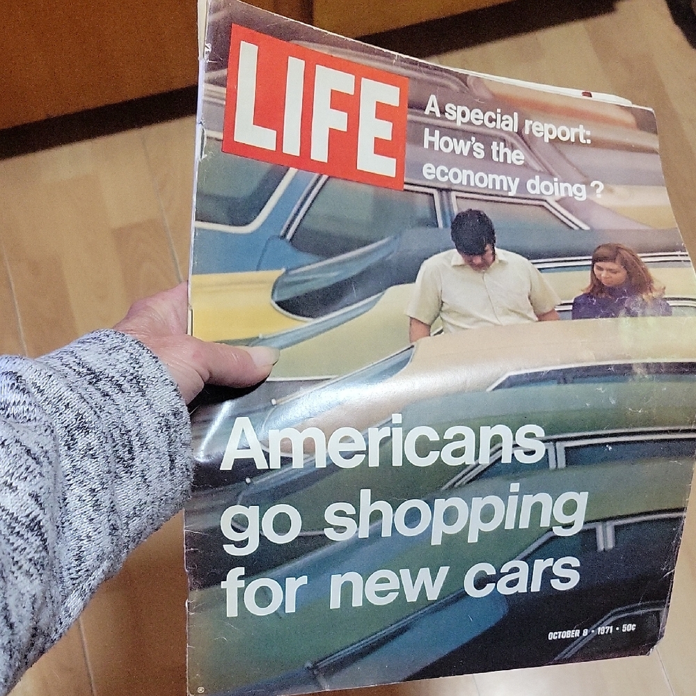 1971 LIFE MAGAZINE / New Car Shopping isaue